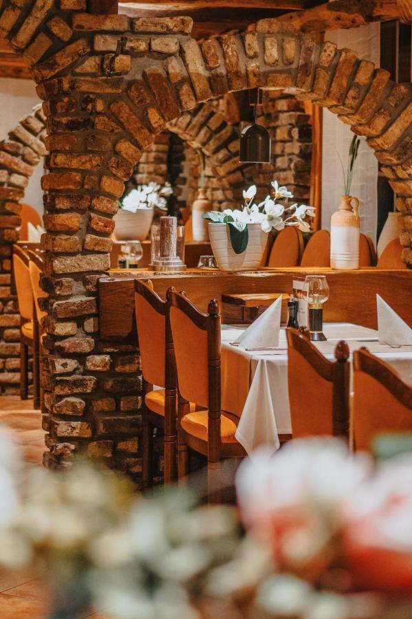 Hotel Restaurant Adria Stuben Bruehl ภายนอก รูปภาพ