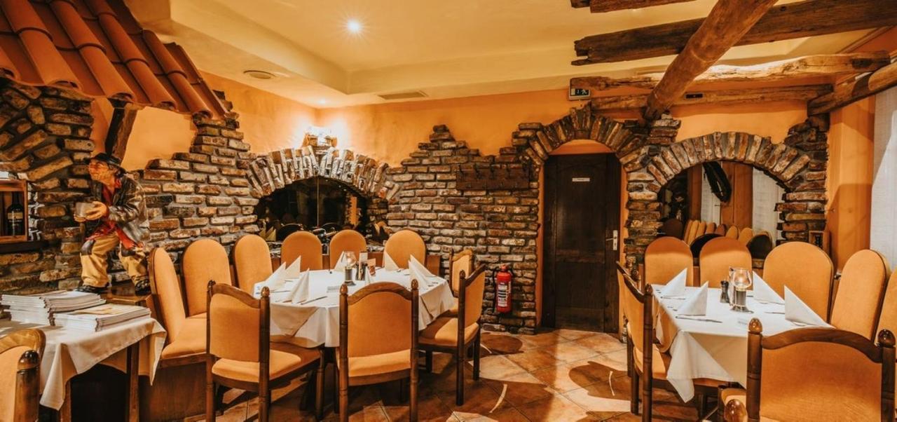 Hotel Restaurant Adria Stuben Bruehl ภายนอก รูปภาพ